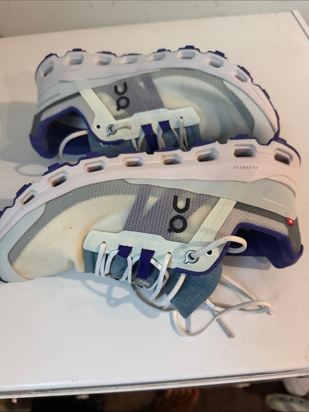 Women’s ON Cloud Cloudtec white running sneakers size 8